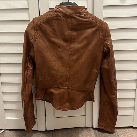 Danier leather jacket in camel with gold hardware - Picture 2 of 4